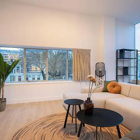 Modern 2 Bedroom In Center With Free Parking