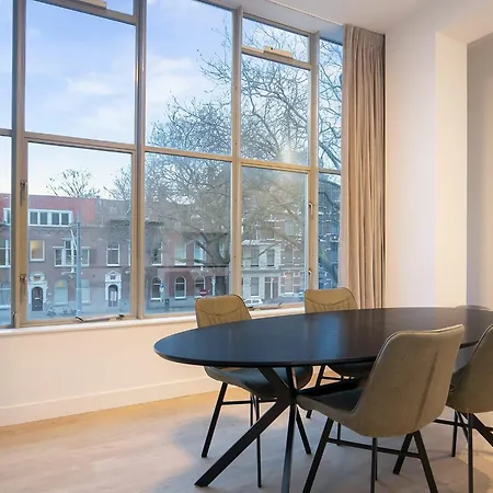 Modern 2 Bedroom In Center With Free Parking