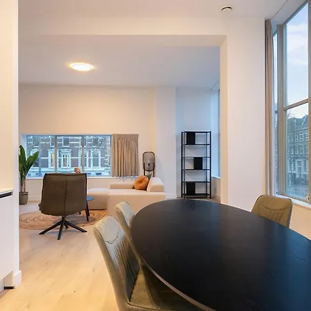 Modern 2 Bedroom In Center With Free Parking 아파트
