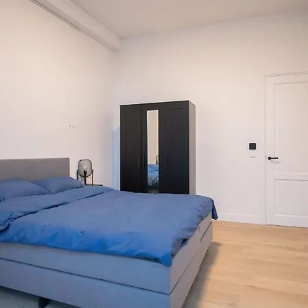 Modern 2 Bedroom In Center With Free Parking
