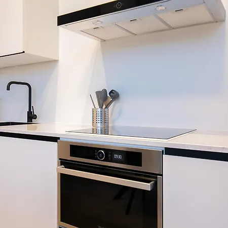 Modern 2 Bedroom In Center With Free Parking 로테르담