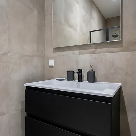 아파트 Modern 2 Bedroom In Center With Free Parking
