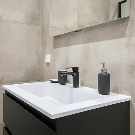 아파트 Modern 2 Bedroom In Center With Free Parking *